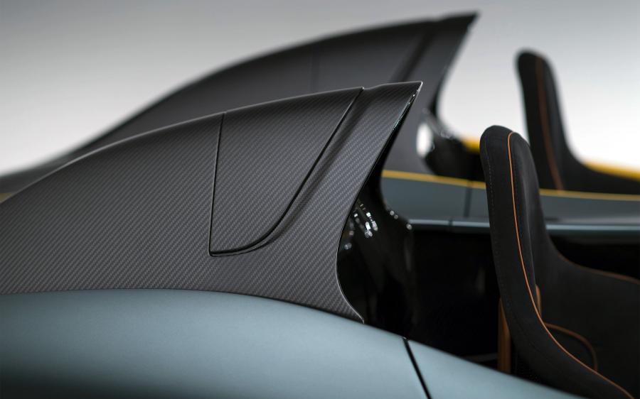Детали экстерьера Aston Martin CC100 Speedster Concept 2013 года  (фото 19 из 45)
